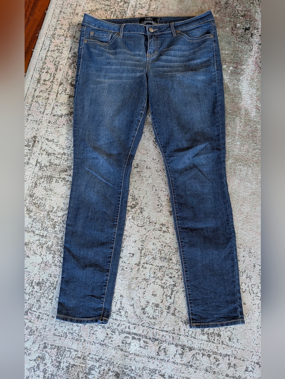 Torrid Skinny, Stretch, Mid Rise Dark Blue Women's Jeans size 16 TALL